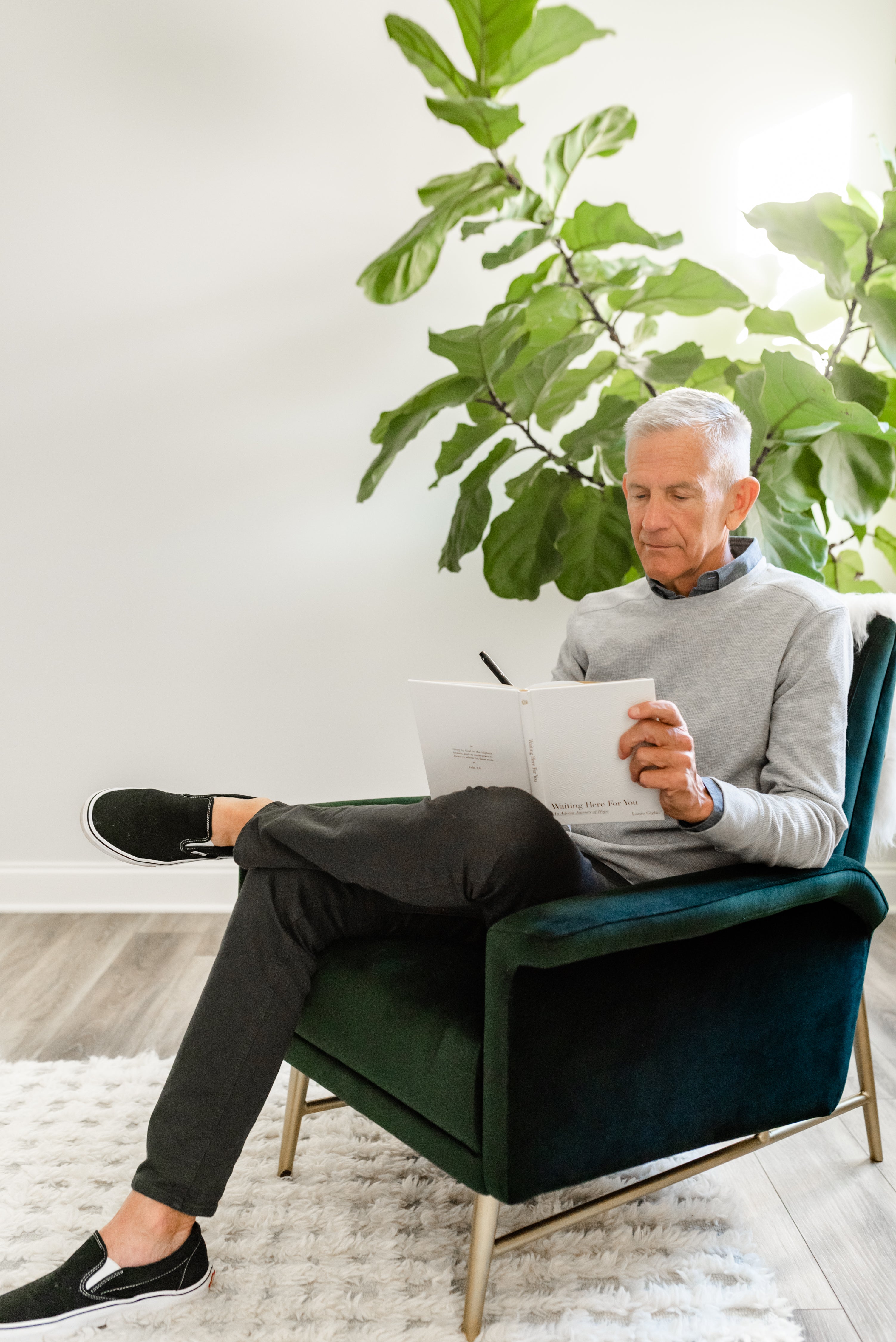 Waiting Here For You: An Advent Journey of Hope - Louie Giglio - passion resources