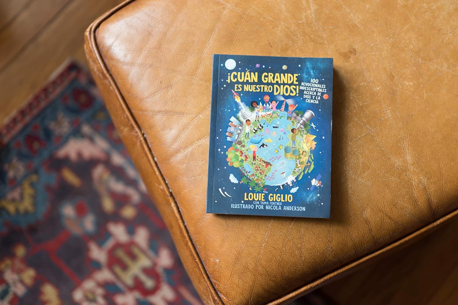¡Cuán grande es nuestro Dios!: 100 Devocionales indescriptibles acerca de Dios y la ciencia (Indescribable Kids) (Spanish Edition)