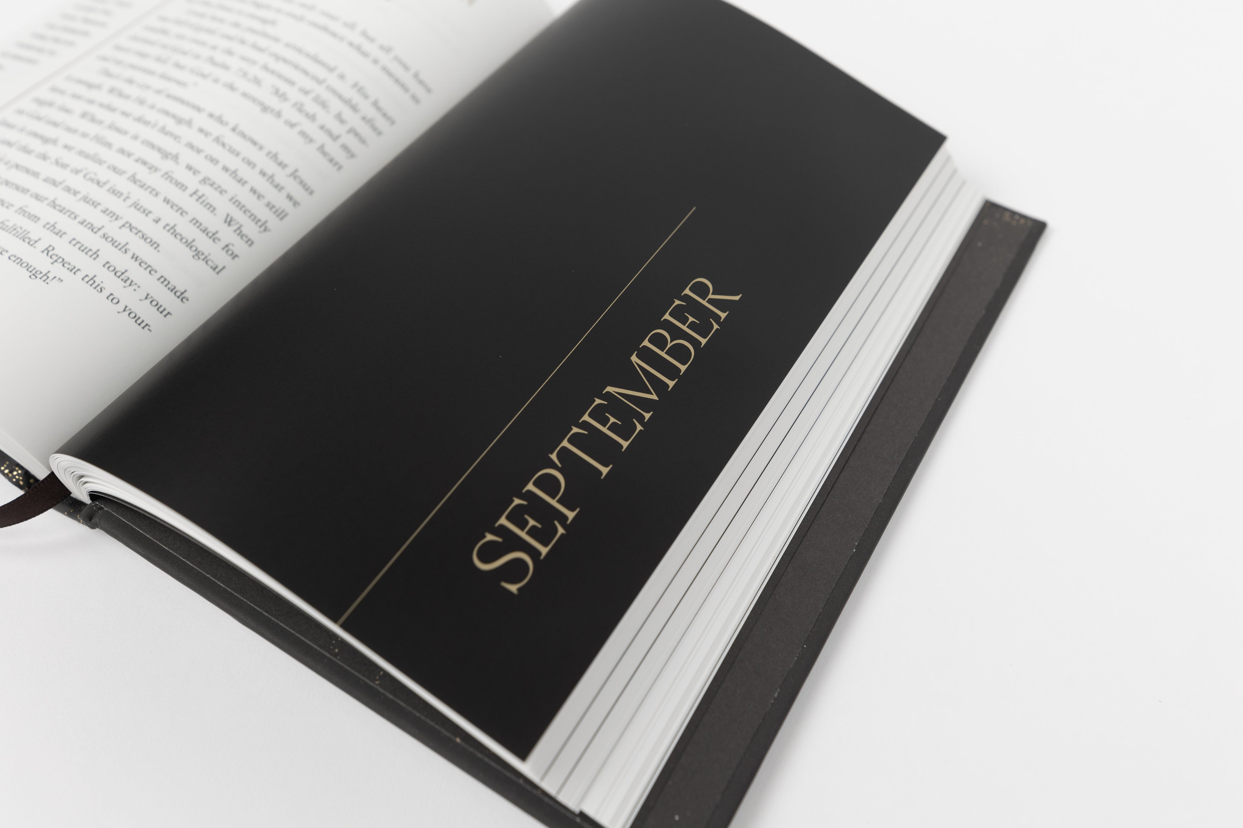 Grace and Glory: 365 Devotions for a Life Transformed by Jesus - Personalized by Louie Giglio (PRE-ORDER) - passion resources